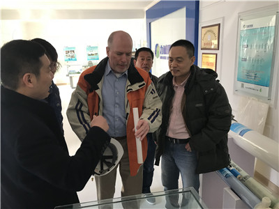 中科院理化研究所李畢忠博士、西門(mén)子公司過(guò)程工業(yè)部水處理專家William  Cunningham先生、王克軍先生及安陽(yáng)市開(kāi)發(fā)區(qū)科技局領(lǐng)導(dǎo)一行到我公司參觀交流